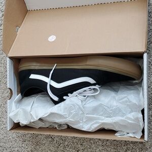Vans - Black/Gum White, Suede/ Canvas Mens Size 12
